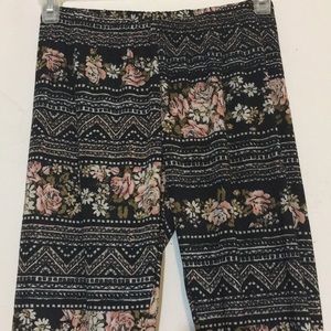 Nice beautiful women’s stretchy floral leggings.✨